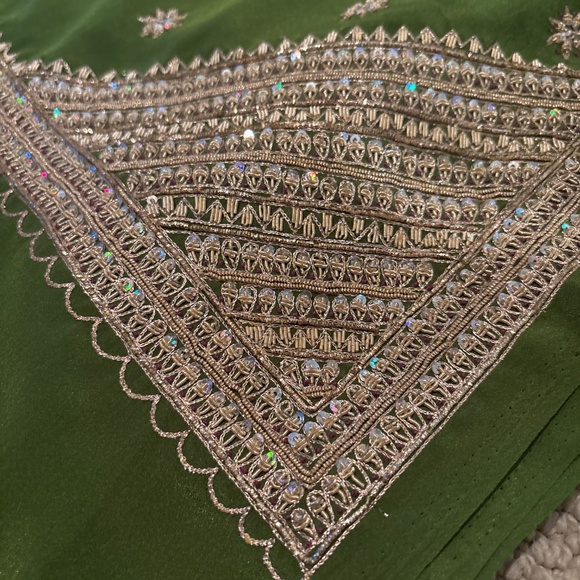 🆕 Green Saree - Picture 2 of 5